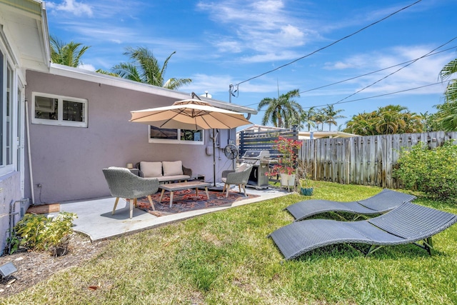 view of yard featuring an outdoor hangout area, a patio area, and a fenced backyard