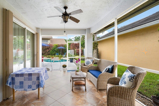 sunroom featuring an outdoor hangout area and a ceiling fan