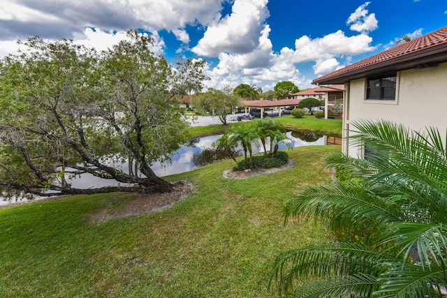 view of yard featuring a water view