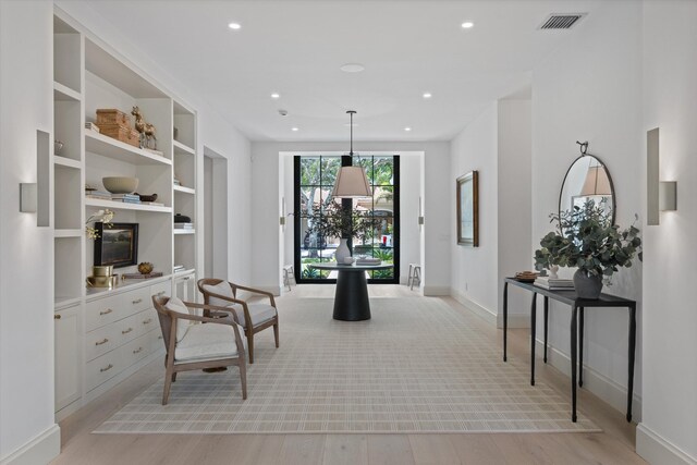 living area featuring recessed lighting, light wood-type flooring, and baseboards