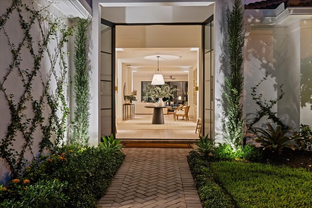 property entrance featuring a porch