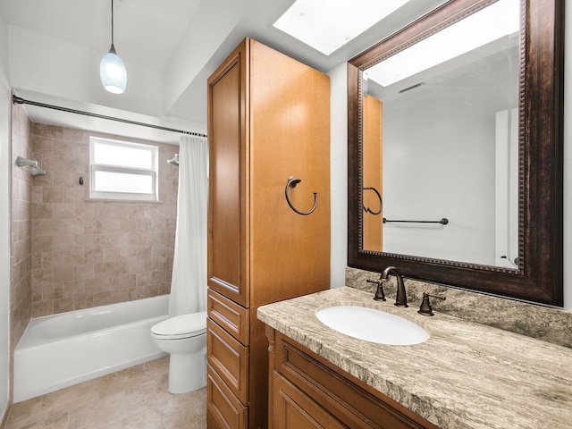 full bath featuring shower / bathtub combination with curtain, toilet, vanity, and tile patterned floors