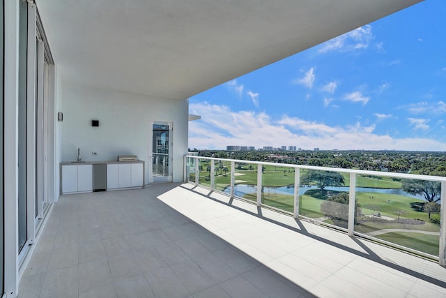 220 SE Mizner Blvd Unit Ph920, Boca Raton, FL 33432 - balcony with a water view, view of golf course, a sink, and a city view