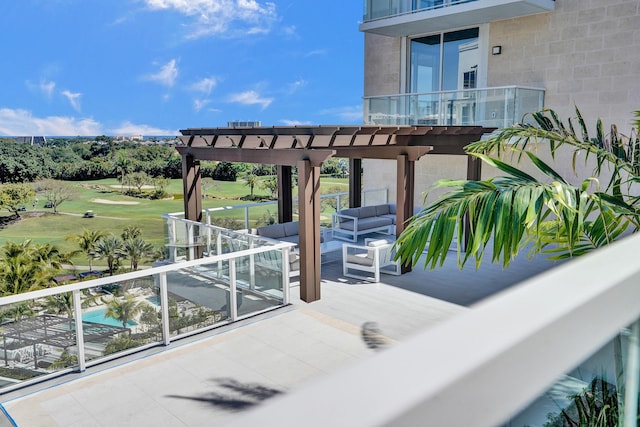 220 SE Mizner Blvd Unit Ph920, Boca Raton, FL 33432 - balcony with outdoor lounge area, view of golf course, and a pergola