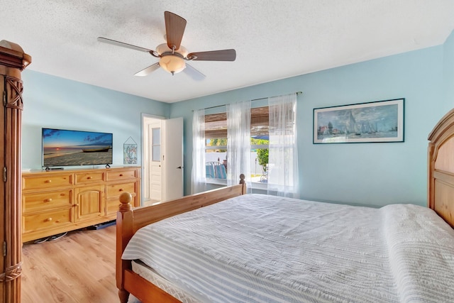 654 Bunting Dr, Delray Beach, FL 33444 - bedroom featuring ceiling fan, light wood-style flooring, and a textured ceiling