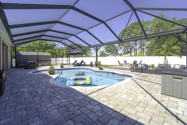 view of swimming pool featuring a fenced backyard, a jacuzzi, a patio area, and an outdoor hangout area