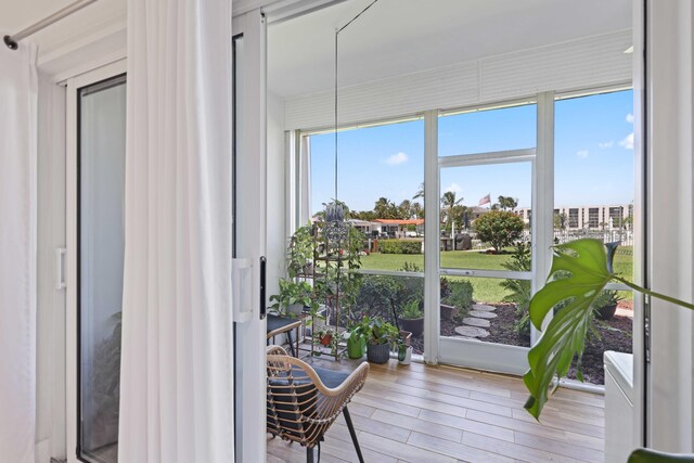 701 NE Harbour Ter Unit 103, Boca Raton, FL 33431 - view of sunroom / solarium