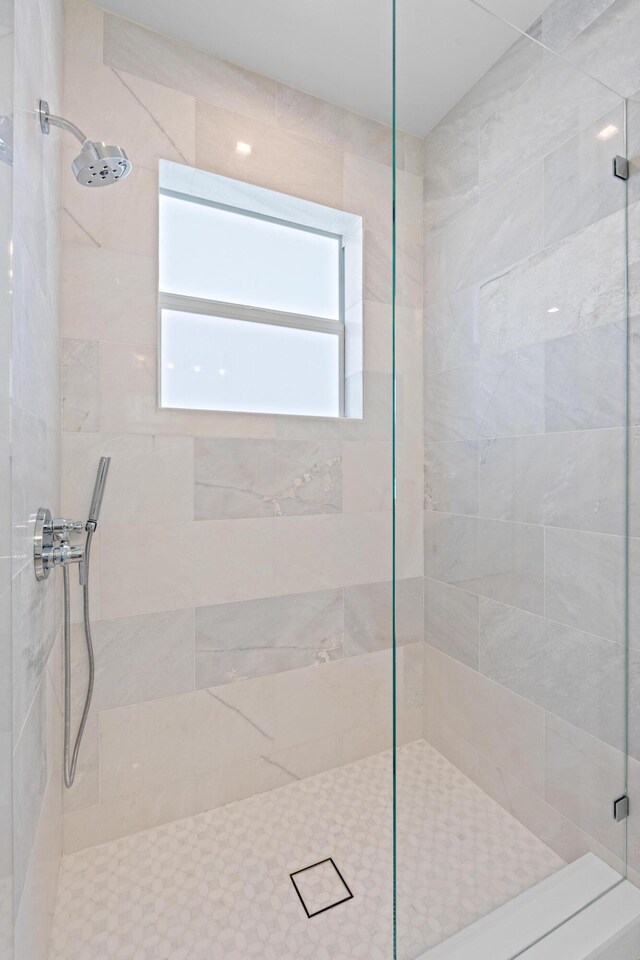 126 Auburn Dr, Lake Worth Beach, FL 33460 - full bath with tiled shower