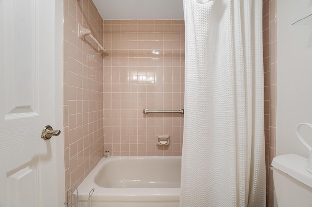 14360 Strathmore Ln Unit 404, Delray Beach, FL 33446 - bathroom with shower / tub combo with curtain and toilet