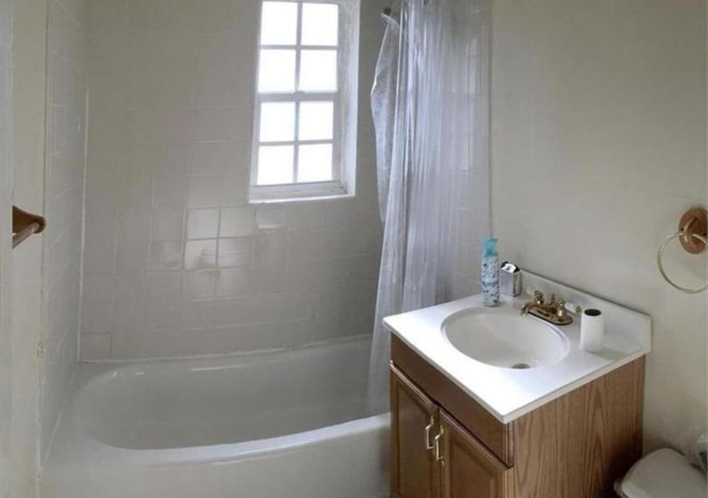 full bath featuring vanity, shower / tub combo with curtain, and toilet