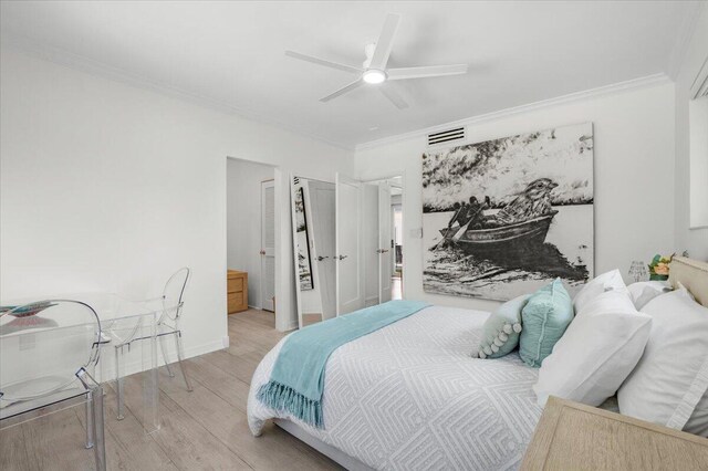 6100 La Gorce Dr, Miami Beach, FL 33140 - bedroom with wood finished floors, crown molding, ceiling fan, and baseboards