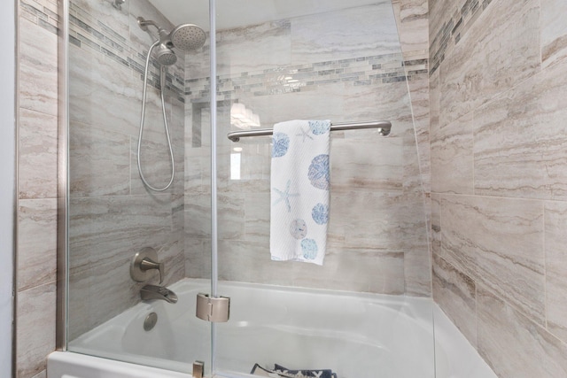bathroom with enclosed tub / shower combo