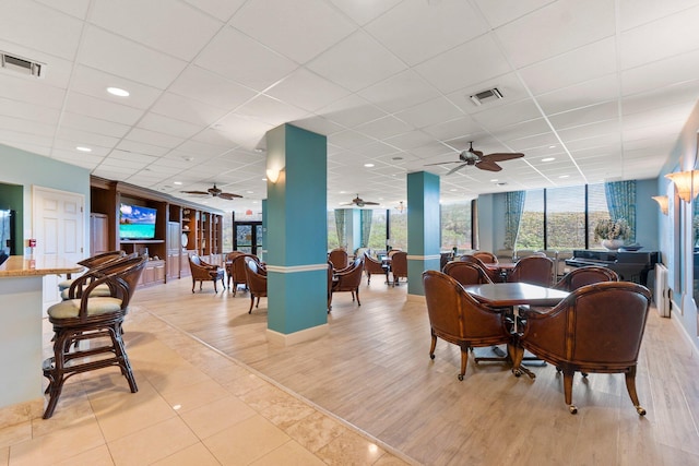 dining space featuring ceiling fan, light wood-style flooring, baseboards, and visible vents