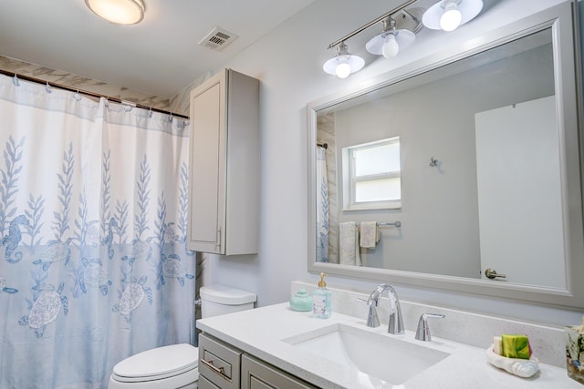 full bath with toilet, vanity, visible vents, and a shower with shower curtain