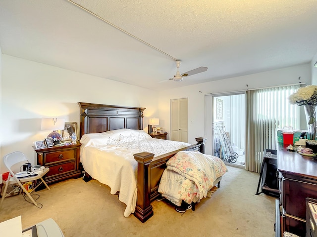 bedroom featuring a ceiling fan, light carpet, access to exterior, and a closet