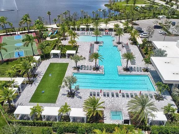12913 Alton Rd, Palm Beach Gardens, FL 33418 - bird's eye view of a pool and a large body of water