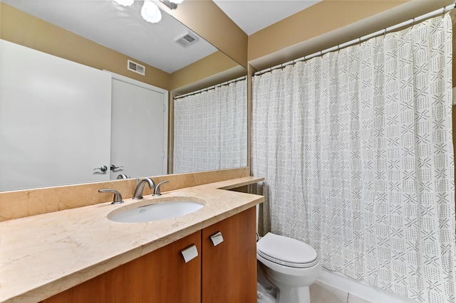 1125 Crystal Way Unit I, Delray Beach, FL 33444 - full bath with toilet, vanity, and curtained shower