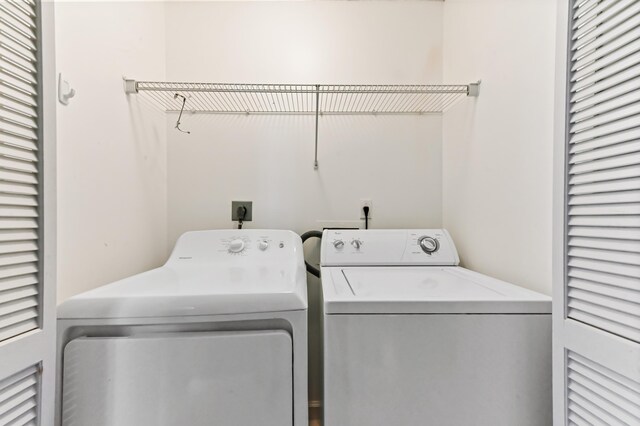 1125 Crystal Way Unit I, Delray Beach, FL 33444 - laundry room featuring independent washer and dryer