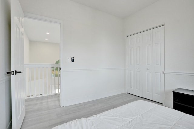 bedroom featuring recessed lighting, baseboards, a closet, and wood finished floors