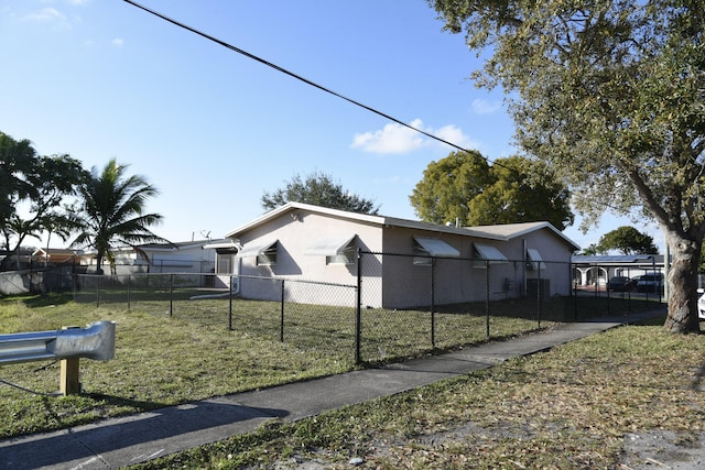 9170 NW 21st Mnr, Sunrise, FL 33322 - view of side of property with a fenced front yard