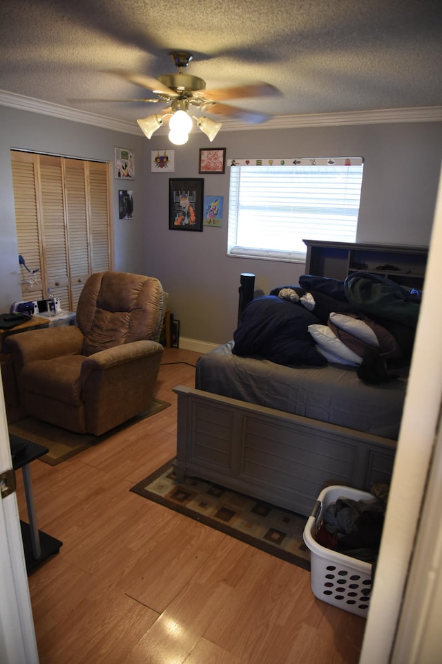 9170 NW 21st Mnr, Sunrise, FL 33322 - bedroom with light wood-style floors, crown molding, a textured ceiling, ceiling fan, and a closet