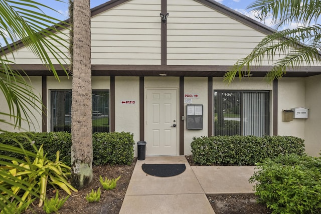 entrance to property with stucco siding