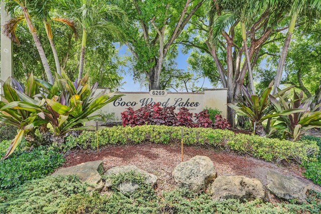 view of community / neighborhood sign