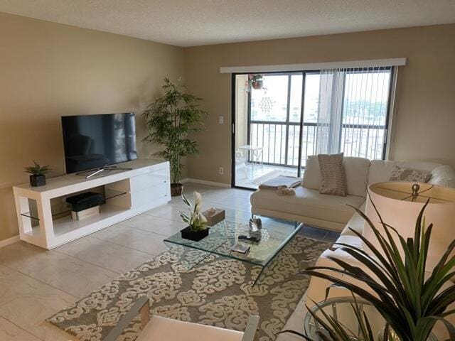7076 Huntington Ln Unit 805, Delray Beach, FL 33446 - tiled living area with baseboards