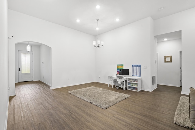dining area featuring arched walkways, dark wood-style flooring, a chandelier, an office area, and recessed lighting