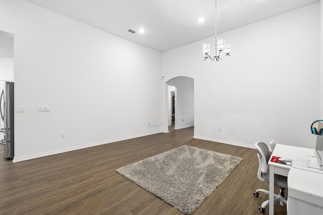 office space with arched walkways, a chandelier, dark wood-type flooring, recessed lighting, and baseboards