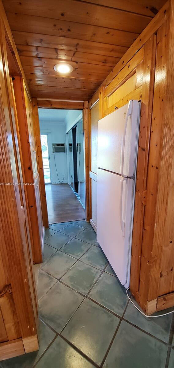 17 Brighton A 17, Boca Raton, FL 33434 - corridor with wood ceiling