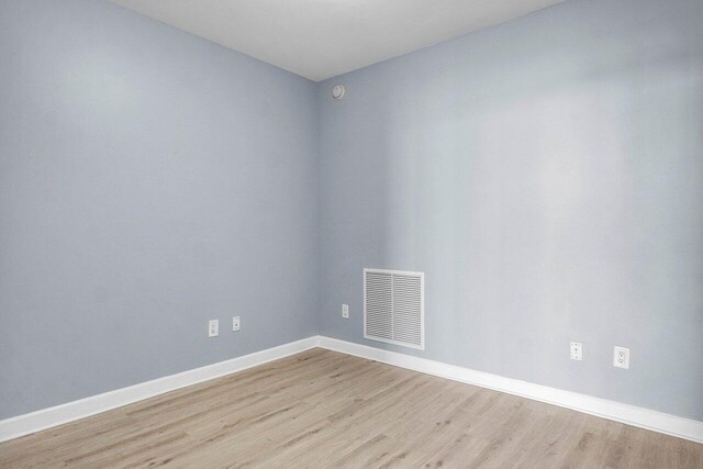2640 Lake Shore Dr Unit 614, Riviera Beach, FL 33404 - unfurnished room featuring light wood-style flooring and baseboards