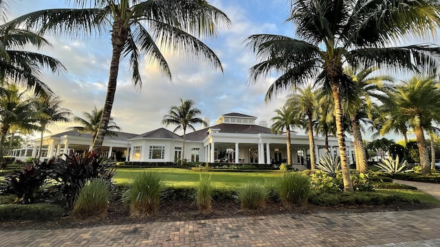 view of front of property with a front lawn