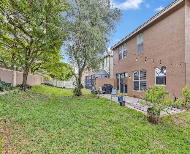view of yard with a patio area