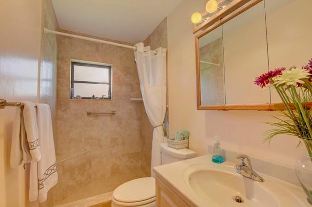 4728 Finchwood Rd Unit B, Boynton Beach, FL 33436 - bathroom with tiled shower, vanity, and toilet
