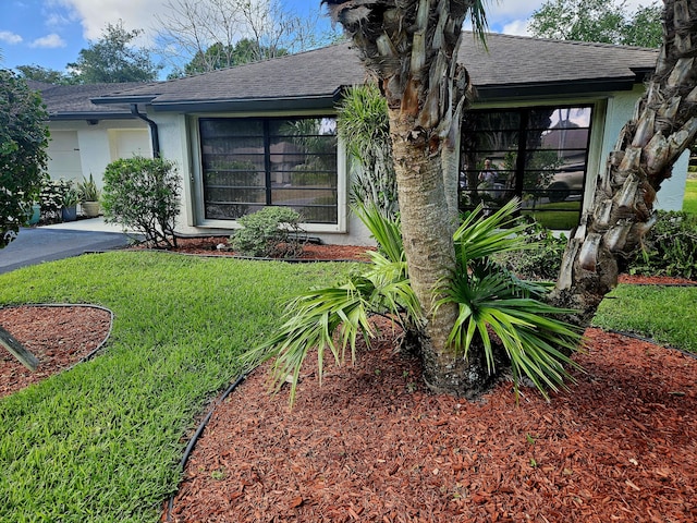 4728 Finchwood Rd Unit B, Boynton Beach, FL 33436 - view of front facade with stucco siding, roof with shingles, and a front lawn
