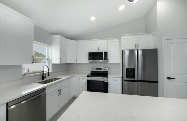 12180 SE 89th Ter, Belleview, FL 34420 - kitchen featuring appliances with stainless steel finishes, a sink, lofted ceiling, white cabinets, and recessed lighting