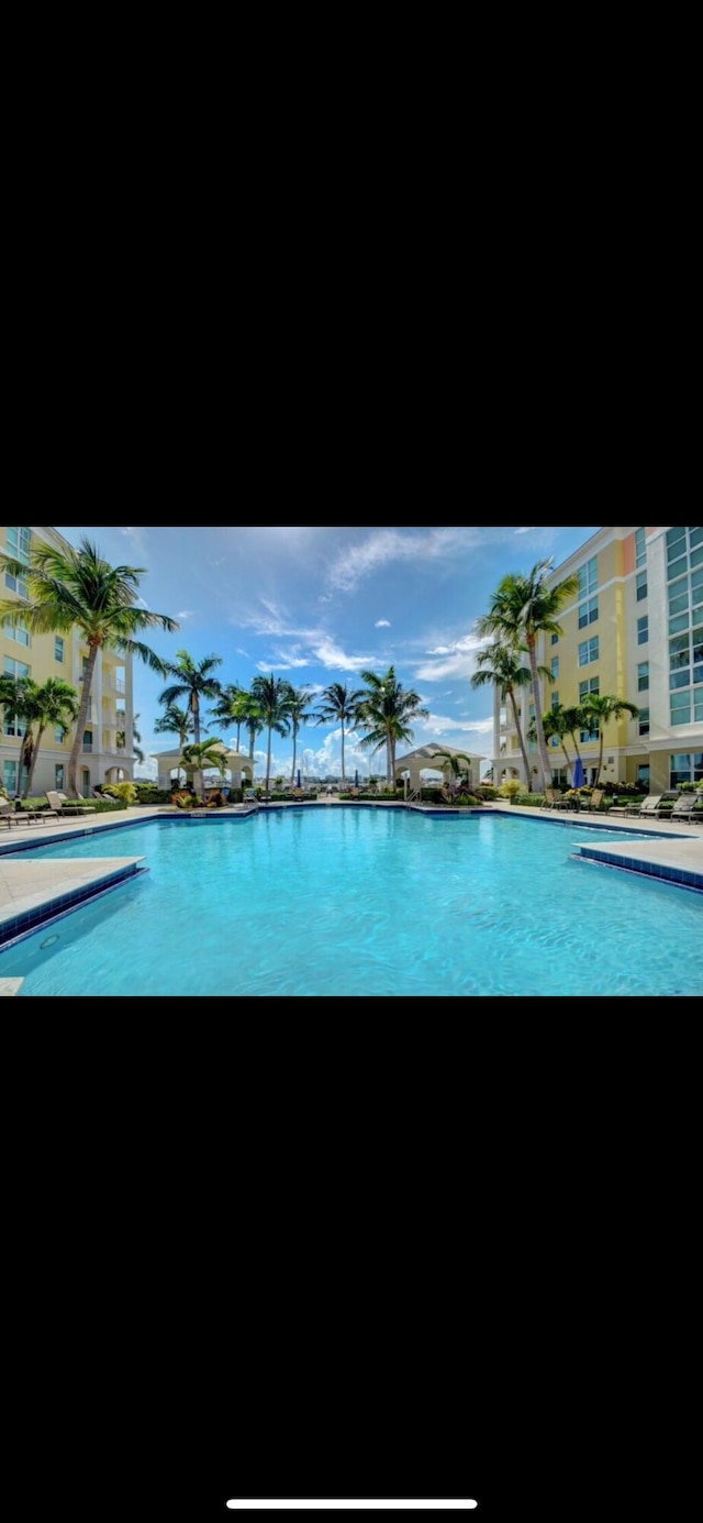 802 W Windward Way Unit 304, Lantana, FL 33462 - view of community pool