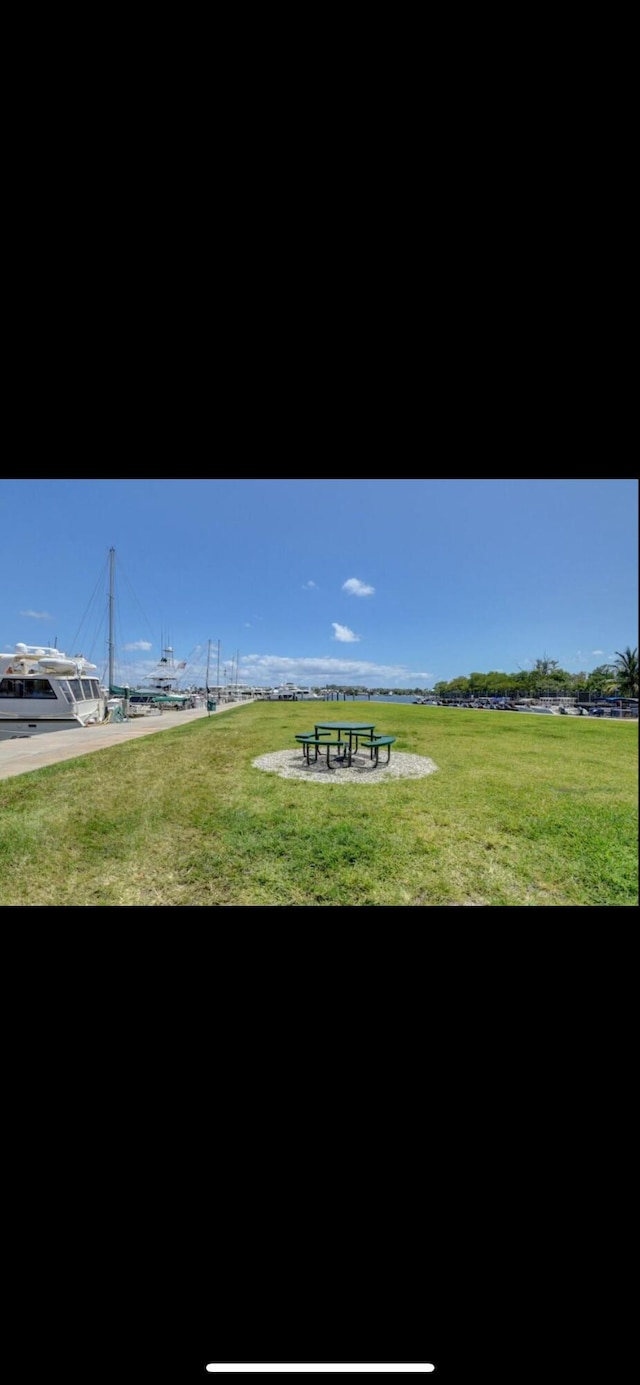 802 W Windward Way Unit 304, Lantana, FL 33462 - view of green lawn