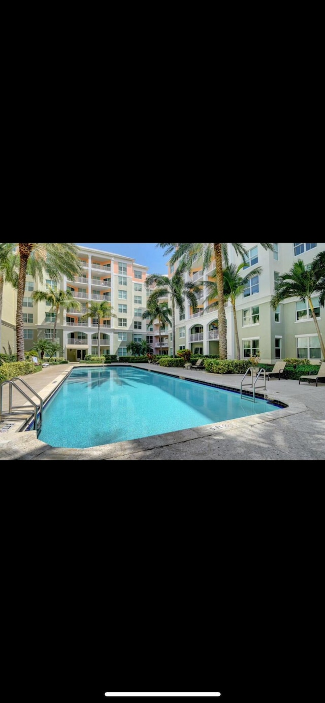 802 W Windward Way Unit 304, Lantana, FL 33462 - view of community pool