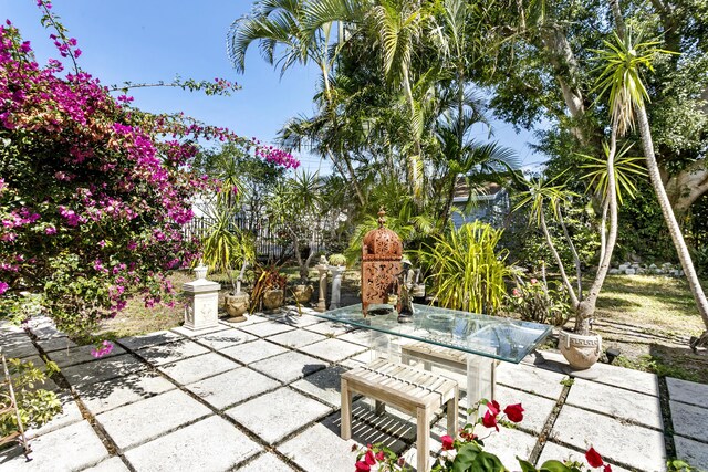335 Monroe Dr, West Palm Beach, FL 33405 - view of patio