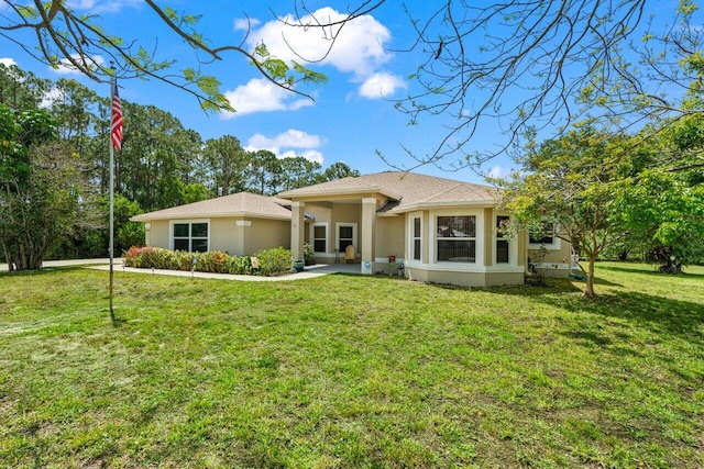 view of front facade featuring stucco siding and a front yard