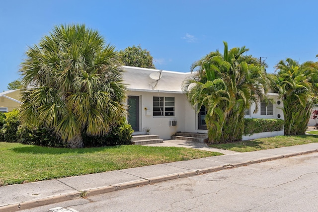 view of front of property featuring stucco siding and a front lawn