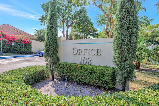 113 Lake Emerald Dr Unit 409, Oakland Park, FL 33309 - community sign featuring uncovered parking