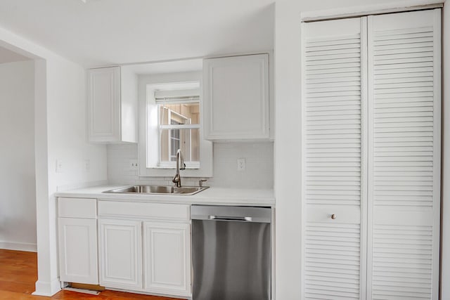 9109 SE Riverfront Ter Unit B, Jupiter, FL 33469 - kitchen with dishwasher, a sink, decorative backsplash, white cabinetry, and light countertops