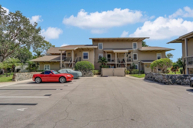 view of front of house with uncovered parking