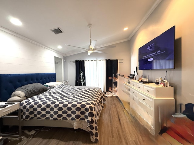 bedroom featuring crown molding, wood finished floors, a ceiling fan, and recessed lighting