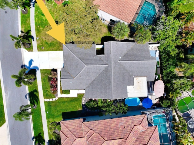 aerial view of property and surrounding area