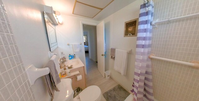 bathroom featuring a shower with curtain, vanity, and toilet