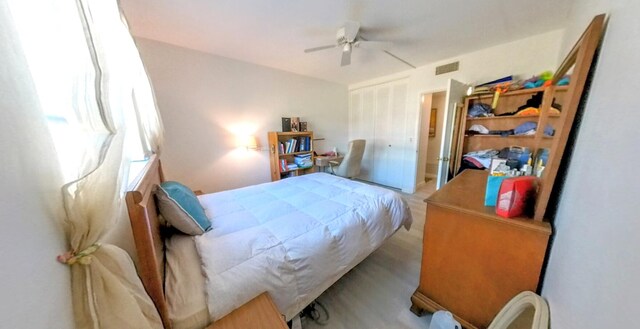 bedroom featuring a ceiling fan